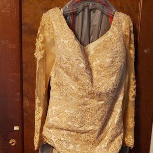 A prom dress made from china.